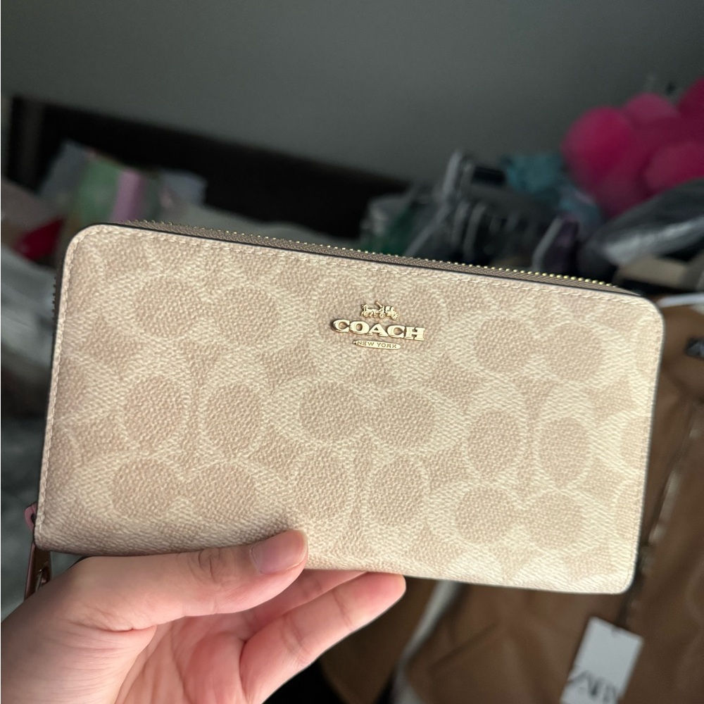 LAST CHANCE TO BUY Coach Beige Signature Wallet
